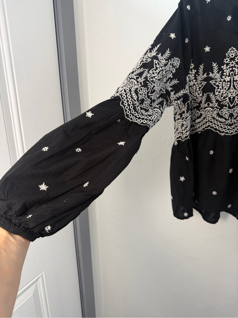 Jennifer & Grace Black Embroidered Boho Peasant Blouse Tassel Top Size M - Picture 10 of 10